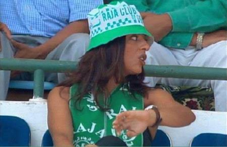 Voila une qui aime bien le Raja !pas les autres de Wydad !